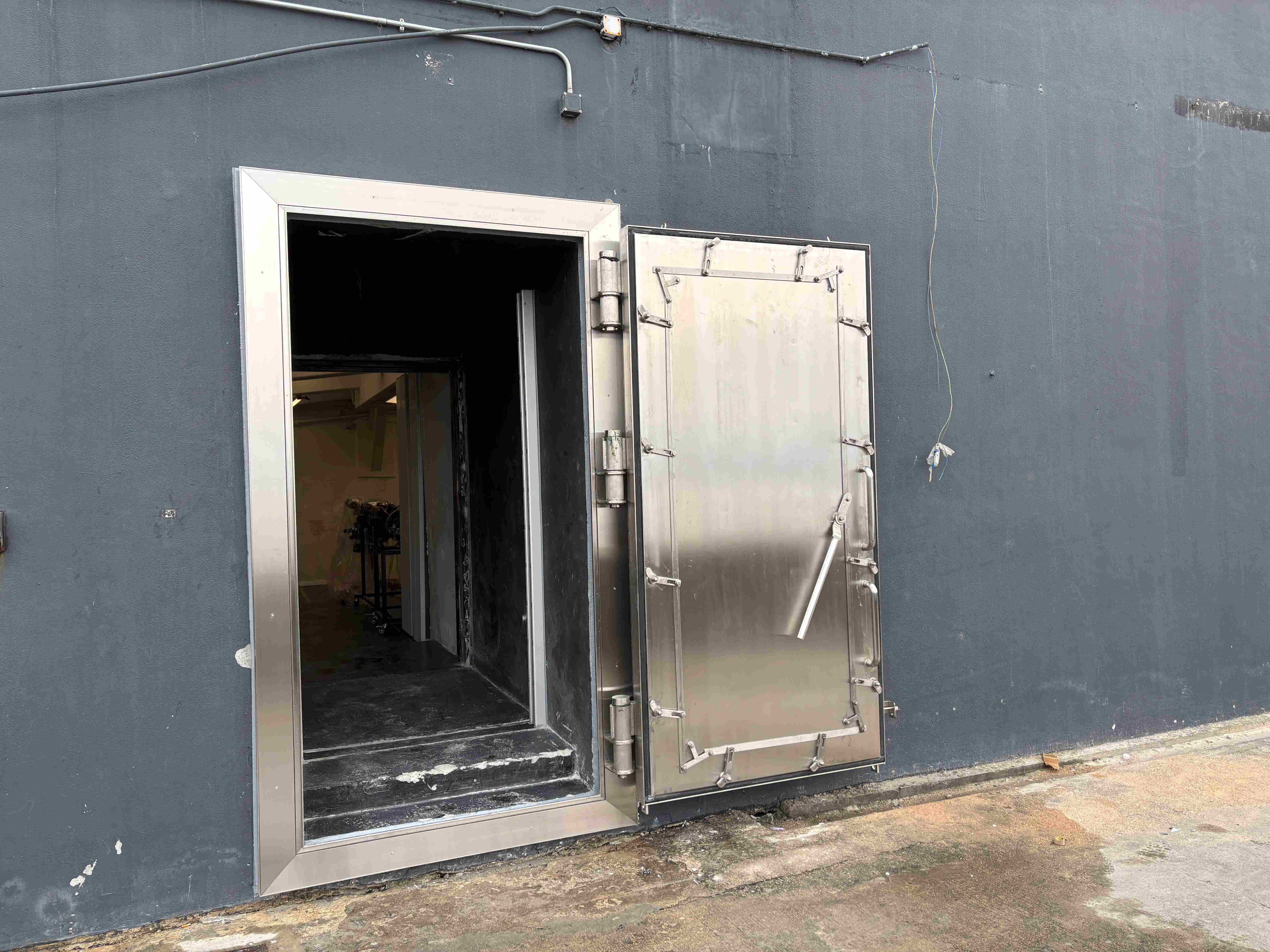 Swing Door Floodgate